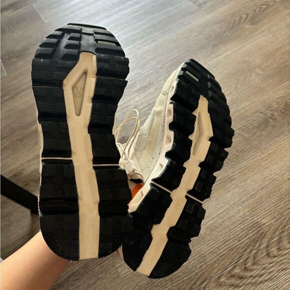 Women’s On Cloudtrax Hiking Shoes - Picture 3 of 9